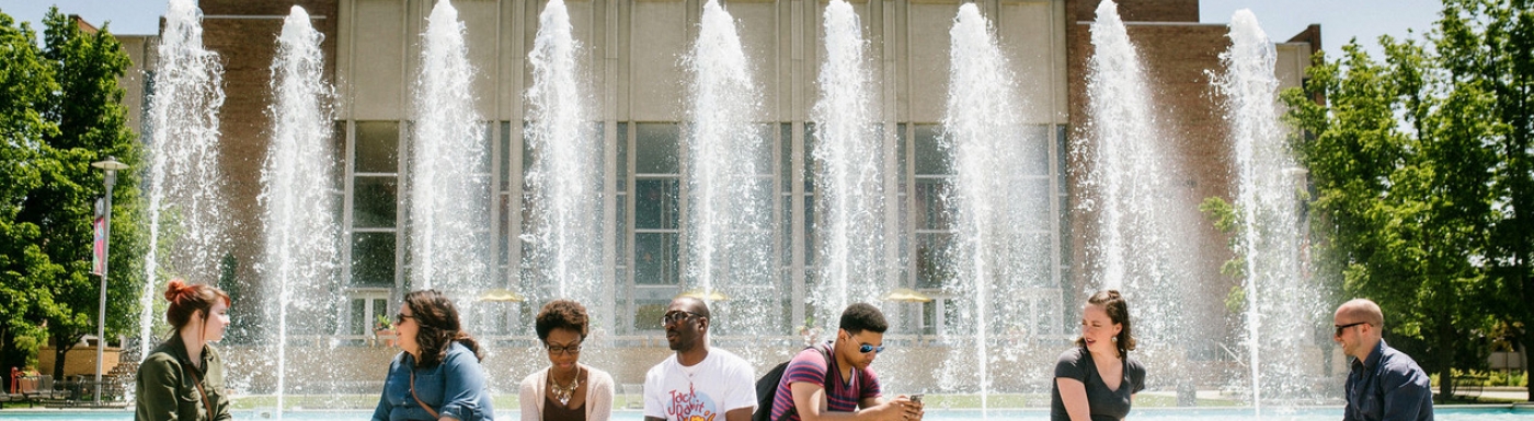 Students in front of fountain on WMU Campus